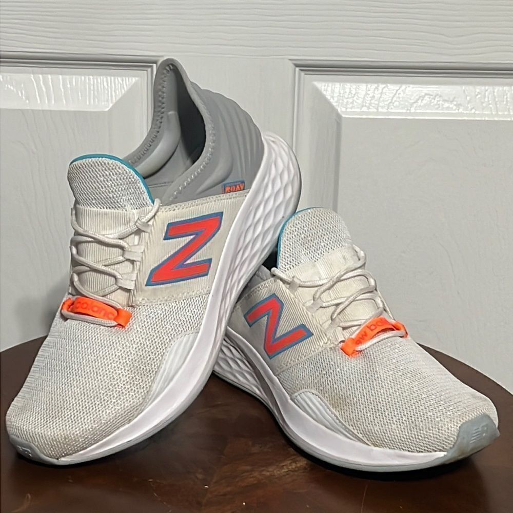 🔥🔥New Balance ROAV FreshFoam - Great Used Condition - Women Sz 10 🔥🔥 - Picture 1 of 13